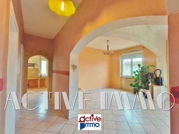 Maison Fameck 4 pièce(s) 90 m2. NOUVEAUTÉ ! EN EXCLUSIVITÉ

Sur la commune de Fameck, bénéficiant de nombreuses infrastructures scolaires, sportives et culturelles, bénéficiant d'un réseau de transport en commun ... proche des axes autoroutiers, à environ 30 minutes du Luxembourg, idéal si vous êtes frontaliers.

Devenez propriétaire de cette maison de plain-pied, aux portes de l'école Louis Pasteur offrant prés de 90m² habitable sur sous-sol complet, composée d'une pièce de vie lumineuse de plus de 26m², une cuisine de 20m², 2 chambres de 15m² et 10,50m², une salle d'eau d'environ 6m² et d'un wc indépendant.

Vous apprécierez la luminosité de la maison par ses grandes fenêtres et sa belle hauteur sous plafond de 2,90m , ainsi que l'installation du poêle à pellet dans le salon.

Les extérieurs proposent un coin de verdure et une terrasse exposée Sud-Ouest permettant de faire le tour arrière de la maison, le tout clôturé par un mur.

Chauffage gaz / Radiateur fonte / Ballon d'eau électrique (2022) / Toit + Fenêtres + Façade 2000 / Facilité de stationnement / Dalles béton

DPE réalisé le 24/02/2026 :  logement classé F pour 398kwh/m²/an ainsi que E pour les émissions de gaz à effet de serre pour 62kg co²/m²/an.
Montant estimé des dépenses annuelles d'énergie pour un usage standard : entre 3090€ et 4220€ par an. Prix moyens des énergies indexés sur l'année 2021, 2022, 2023 (abonnements compris)
Les informations sur les risques auxquels ce bien est exposé sont disponibles sur le site Géorisques : www.georisques.gouv.fr ».

Honoraires inclus à charge vendeur
Pour plus de renseignements votre conseiller immobilier : Mme PETITFRERE Marie