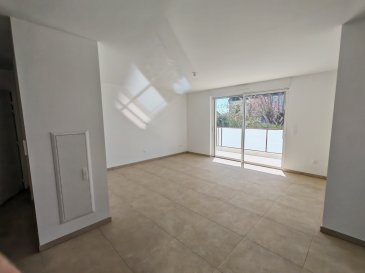 Adresse du projet : Le Clos de HUGO à  AUMETZ

EXCLUSIVITE GL PROMOTION 

Appartement F3 NEUF situé au 1er étage d'une belle résidence de seulement 8 appartements :

Proche de toutes commodités, dans secteur résidentiel et arborés, bordé d'arbres et de verdure

GARAGE PRIVATIF avec porte  motorisée, prise de courant et point lumineux POSSIBLE EN SUS.

GRANDE TERRASSE 18 m2 équipée de dalles sur plots, bien orientée SUD, sans vis à vis,

Garde-corps de marque BUGAL thermolaqués, vitrage opaque pour plus de discrétion

Visiophone couleur

Complètement accessible personne à mobilité réduite (PMR),

Certifié RT2012,

Un système constructif et une isolation qui rendent le bâtiment performant et plus économe en énergie.
Des appartements d'exception. Pour votre confort des prestations haut de gamme : Pas de surprises.
Hall d'entrée design avec visiophone couleur,
Porte d'entrée sécurisée,


Baie vitrée aluminium de marque K-LINE, volet roulants électriques

Menuiseries PVC avec double vitrage isolant, volets roulants électriques sur toutes les fenêtres, 

Chauffage  individuel au sol et production d'eau chaude par pompe à chaleur,
DERNIÈRE GÉNÉRATION de marque NIBE avec production d'eau chaude. 

FINI LES AUGMENTATIONS du prix du gaz,

Carrelage haut de gamme 60 x 60 cm rectifié , 
Parquet dans les chambres,

UNIQUE, votre salle de bains est équipée d'une fenêtre avec VR pour un éclairage et une aération naturelle.
Porte d'entrée de votre appartement blindée,
Faïence toute hauteur dans votre salle de bain, 
Bac de douche extra plat, 
Sèche serviette type échelle dans la salle de bain,
WC suspendu de marque GROHE,
Isolation thermique par l'extérieure, ITE,
Garde corps design thermolaqué de marque BUGAL,
Porte intérieure chambranle contre chambranle : couleur au choix,

DISPONIBLE DE SUITE

Plus de renseignements  sur rendez-vous.