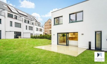 Située dans le village de Berg, entre Niederanven et Grevenmacher, cette maison unifamiliale neuve possède ± 146 m² habitables agencés comme suit :

Au rez-de-chaussée, le hall d'entrée ± 9 m² dessert le séjour ± 39 m², une belle et grande cuisine séparée ± 19 m², un bureau ± 8 m², un wc invités ± 2 m² et un palier menant à l’étage ± 7 m². L'ensemble est agrémenté d'une belle terrasse d'environ 25 m².

Au 1er étage, le hall de nuit ± 3 m² dessert trois chambres de ± 19, 15 et 13 m², une salle de bain ± 7 m² avec douche à l'italienne et une salle de douche ± 6 m².

Le sous-sol comprend un garage ± 31 m² et une buanderie-chaufferie ± 27 m².

Un agréable jardin complète ce bien.

 
Détails complémentaires :

- Panneaux solaires en toiture ;
- Chauffage au sol dans toute la maison ;
- Belle région, école de Roodt-sur-Syre, commerces, transports en commun (bus, train), ... à proximité ;
- Situé à 20 km du Kirchberg ;
- Contrat de 2 ans reconductible d'année en année ;
- Loyer: 3000 € / mois - Garantie bancaire: 2 mois de loyer ;
- Frais d'agence: 1 mois de loyer + tva à 17%.
