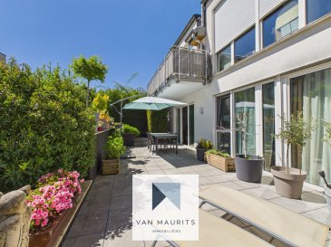 Situé au cœur de Steinsel (15, rue de l'Ecole), au calme, à 10 min. des institutions européennes de Kirchberg et du centre, cet appartement lumineux de ± de 110 m² habitables possède une grande terrasse de ± de 52 m² orientée au sud. Il se compose comme suit :

au RDC, une entrée dessert une cuisine avec salle à manger de ± 38 m² (avec une sortie sur une terrasse de ± 15 m²) et un salon de ± 27 m² orienté au sud (avec une sortie sur une terrasse de ± 37 m²) ; deux chambres de ± 10 et 22 m² ; une salle de douche de ± 5 m² (douche italienne, double vasque et wc) ; un wc séparé.

Au sous-sol : une cave privative de ± 10 m² et un garage de ± 13 m² complètent l'offre.

Visite virtuelle sur demande. 

Détails complémentaires :

· 52 m² de terrasse ;
· Orientation sud ;
· Résidence de 2007 ;
· Classe énergétique E-E ;
· Charges 350 euros/mois ;
· Situation calme ;
· Piscine Pidal, piste cyclable et vergers de Steinsel à proximité ;
· Situation recherchée, village attractif, à 15 min du centre de Luxembourg et de Kirchberg ;
· Magasins et services à 200 m (boulangerie, charcuterie, pharmacie, centre médical?) ;
· Ecole et crèches à proximité directe.

Agent responsable : Katia Gravière au 661 33 29 82 ou katia@vanmaurits.lu