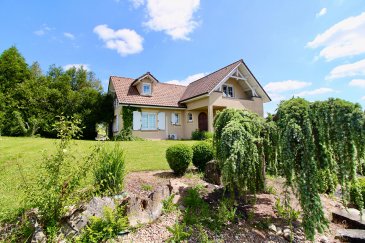 Denting Vente  - Maison     325 000 € Proximité Boulay. Maison individuelle sur sous-sol complet composée d'une entrée, une chambre, une salle de bain avec douche, double vasque, baignoire balnéo, un Wc séparé avec radiateur, un double salon salle à manger ouvert sur véranda, une cuisine aménagée et équipée, un cellier.
Les combles aménagées composées d'un palier, trois chambres dont deux avec bacon privatif, une salle d'eau avec douche balnéo, vasque et Wc.
Au sous-sol, cuisine d'été, douche d'été, Wc, buanderie, bureau.
Le garage avec porte motorisée peut quant à lui accueillir 2 véhicules côte à côte, et environs 6 places de parking extérieures.
La maison dispose également d'une piscine enterrée, un chalet de jardin, le tout implanté sur un grand terrain de 17.32 ares.