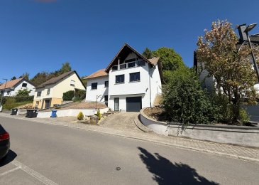 Immo Nordstrooss vous propose en vente une charmante maison individuelle située à proximité de l'autoroute ainsi que du centre ville avec toutes ses commodités dans le Cité Loppert à Ettelbruck sise sur un terrain de +/-8.18 ares.

Construite en 1980, la maison offre une surface habitable de +/- 228,07 m2 et une surface totale de +/- 307 m2.

- au rez-de-chaussée hall d'entrée/escalier 18.37m2, bureau 10.79m2, un grand garage pour deux voiture 37.80, espace chaufferie, une cave et 2 emplacements extérieurs.

- au rez-de-jardin le hall, un grand living trés spacieux avec une salle à manger, une cuisine bien équipée ouverte 47.03m2 avec accès au terrasse 39m2 et au jardin, et 3 chambres à coucher ( 16.05m2, 15.96m2, 9,20m2 ), salle de douche avec double vasque 6.78m2,et un WC séparé.

- à l'étage hall de nuit, 2 grande chambres à coucher, une avec accès au balcon7.50m2 avec magnifique vue, salle de bain et une espace kitchinette.

Situation : en périphérie Ouest, dans un lotissement à flanc de colline orienté Sud proche de la voirie principale. Cadre vallonné en pleine nature. Stationnement possible en bordure de voirie. Bonnes liaisons avec le centre-ville.

Pour tout renseignement complémentaire ou information veuillez nous contacter par email info@immonordstrooss.lu ou par Tél: 691 850 805.

Proposition de crédit/financement à taux compétitif auprès des banques Luxembourgeoise incluse dans nos services gratuits.