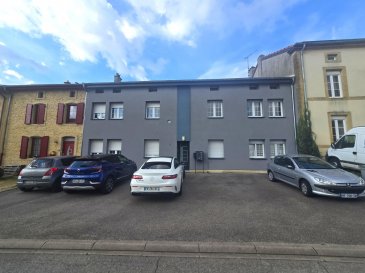 Au calme sur la commune d'Havange,

proche de toutes commodités

Au sein d'une copropriété de 5 logements,
au 1er étage sans ascenseur,

Lumineux F3 d'environ 70m² habitables offrant :

- Entrée, cuisine entièrement équipée (four, plaque de cuisson, hotte et frigo) ouverte sur pièce de vie de 30 m², 2 chambres, bureau, salle d'eau avec : douche, meuble vasque et WC.
- Une place de stationnement privative et une cave complètent ce bien.
- Système électrique aux normes

Dossier solide et garanties exigées.

Contact :
A. ROMANO
06 70 32 89 54