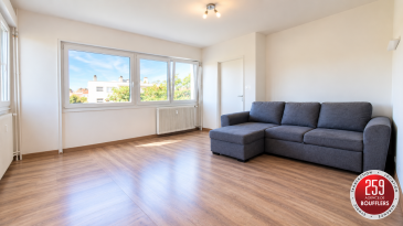 EXCLUSIVITE LAXOU LIMITE NANCY  APPARTEMENT 2 PIECES .  EXCLUSIVITE. Coup de Coeur ! Venez découvrir à LAXOU limite NANCY (BUTHEGNEMONT) dans une Résidence au calme avec ascenseur, au dernier étage (6ème étage), cet appartement 2 pièces en très bon état avec balcon, d'une surface de 47m2. Il se compose d'une entrée, d'un salon/séjour avec placards de 21m2, une cuisine entièrement équipée avec accès sur un petit balcon, une chambre avec accès à une salle d'eau et un WC séparé avec lave-mains. En annexes : une place de parking privative couverte et une cave. Chauffage et eau (froide et chaude) compris dans les charges. Volets roulants électriques. www.agencedeboufflers.fr
