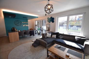 En Exclusivité, ImmoHouse vous propose ce superbe appartement rez de jardin 2 chambres CONSTRUCTION 2021 classe A-A idéalement situé à Ettelbruck.

Au sein d'une résidence soignée avec ascenseur cet appartement coup de coeur de 86,66m² se compose de :

- Un agréable hall d'entrée avec placard intégré
- Un grand salon/salle à manger très lumineux avec terrasse et jardin privatif
- Une cuisine équipée ouverte sur la pièce de vie
- Deux grandes chambre à coucher
- Une salle de douche avec wc
- Un wc séparé
- Une buanderie

A cela s'ajoutent:
- 2 parkings intérieurs privatifs
- Une cave privative

Un magnifique objet à découvrir ...