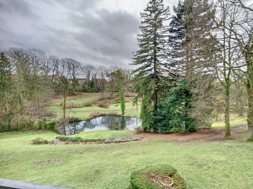 Très beau T3 avec double garage, terrasse sen S/O ur parc ar.  Nous vous présentons, en Exclusivité, avec notre groupement AMEPI, ce bel appartement situé au coeur de ville Mouvallois, à 5 mn à pied du trram 3 Suisses et 3 mn de tous les commerces de la rue Franklin Rosevelt.
 Vous apprécierez son calme et le chic de la Résidence. Il offre,  au 1er Etage avec ascenseur, une large entrée avec placard, une salle à manger/salon en L donnant accès à sa terrasse en sud/ouest et dont les baies vitrées offrent une vue exceptionnelle sur le Parc agrémenté de son lac. Quant à sa cuisine, elle est entièrement équipée et séparée. 2 Chambres, une salle de douche complètent ce bien. toilettes séparées.
 Atouts complémentaires : une cave, un double garage.
 La copropriété compte sur les deux bâtiments 102 lots (appartement, cave, parking, garage, annexe, gérée par syndic, les charges annuelles représentent 2678 EUR (entretien des espaces verts, eaux selon décompteur). Absence de procédure pour impayés.
 LE DPE établi le 20/01/2025 est en E 263 et B8 en GES consommation finale 114 kwh/M2/h. Montant estimé des dépenses annuelles d'énergie pour un usage standard : entre 1827 EUR et 2471 EUR par an. Prix moyen des énergies indexées sur l'année 2021/2022/2023 (abonnements compris).
 Les informations sur les risques auxquels ce bien est exposé sont disponibles sur le site Géorisques : www. georisques. gouv. fr .
 Prix de vente : 429 000 EUR honoraires d'agence inclus. Prix hors honoraires 414 493 EUR, soit 3,38 % T.T.C. du prix de vente à la charge de l'acquéreur soit à ce jour 14 507 EUR T.T.C
 Notre Avis : Vous désirez vivre au sein d'un endroit chic très prisé mouvallois, eh bien, cet appartement saura réellement vous séduire, par la plus belle vue de l'ensemble de la Résidence.