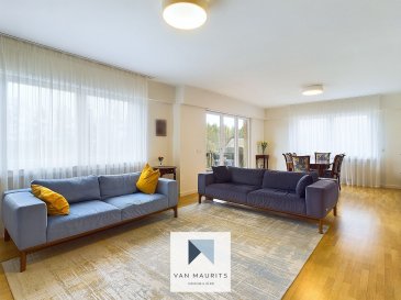 Située à Luxembourg ? Cents et proche de toutes commodités, cet appartement duplex inversé très spacieux et lumineux de ± 170 m² dont ± 140 m² habitables se trouve dans une petite résidence de 4 appartements a été entièrement rénové en 2018.

Il se compose comme suit :
Au premier étage un hall avec marbre de ± 14 m² avec un vestiaire intégré donne sur un grand séjour avec parquet massif de ± 38 m² avec une terrasse ± 9 m² orientée sud, une cuisine séparée équipée et aménagée de ± 14 m², une chambre de ± 17 m², une salle de bains attenante de ± 5m² (douche, wc suspendu et lavabo) et un WC séparé de ± 2 m².

Par des escaliers on accède au rez-de-chaussée qui comprend une chambre de ± 11 m², une salle de bains de ± 6m² (baignoire, wc suspendu et double lavabo) et une chambre de ± 21 m² avec armoire intégée.

Le rez-de-chaussée comprend un garage de ± 17 m², une buanderie privative de ± 1 m², deux caves ± 8 m² et de ± 15 m² ainsi qu'un local à vélos et une buanderie commune.

Généralités :

- Situation idéale 
- Environnement calme
- Vue dégagée
- Appartement en parfait état
- Double vitrage sur châssis bois
- Volets électriques
- Chauffage à gaz par radiateurs
- Terrasse
- Jardin
- Écoles, crèches, parcs, aires de jeux, restaurants, commerces et bus à proximité
- Desservi par les transports en commun

Personne responsable du bien :
Yuliana Dimitrova  
Tel: +352661 50 27 19  
email: yuliana@vanmaurits.lu