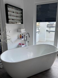 ++++ A VISITER ++++

Immo Nordstrooss vous propose à la vente une belle maison sous garantie décennale sise à Wiltz libre de quatre côtés sur un terrain de +/- 1.29 ares d'une superficie habitable de +/- 180m²,
cette maison unifamiliale tout confort sur 3 niveaux dans un état impeccable, avec des belles finitions.

Il s'agit d'une maison construite avec des matériaux de qualité en 2019 et proche de toutes commodités.

La maison se compose comme suit:

Rez de chaussée:
- hall d'entrée lumineux
- double garage pour deux voitures
- espace local technique
- buanderie
- WC séparée

1er étage:
- très spacieux living avec poêle donnant vers belle terrasse avec vue dégagée de +/- 30m2
- Belle cuisine bien équipée semi ouverte

2ème étage:
- hall de nuit
- 2 chambres à coucher donnant vers balcon
- 1 salle de douche avec WC et fenêtre

3ème étage:

- cosy suite parental très lumineuse avec espace dressing et salle de douche et une belle baignoire.

Extérieurs:
- 4 places de parking extérieures

Données techniques:
Passeport énergétique A/B
Chauffage central au Gaz
Fenêtres triple vitrage, équipés de volets électriques.

Pour tout complément d'information et/ou la documentation détaillée, contactez-nous au tél: 691 850 805.