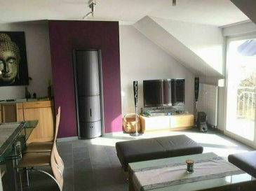 Immo Nordstrooss vous propose un charmant appartement/duplex dans une rue calme à vendre à Goeblange près de Capellen. <br><br>Finitions de haut standing: <br><br>hall d\'entrée avec placard intégré, revêtements de sol en bois massif et en pierre d\'ardoise, escalier en bois massif, portes d\'intérieur de qualité laquées en blanc, cuisine laquée en blanc avec plan de travail en granit et climatisation. <br><br>L\'appartement est situé au 2e et 3e étage d\'une résidence bien entretenue à 6 unités. <br><br>Il comprend un hall d\'entrée qui donne sur un séjour bien illuminé d\'une surface de 28 m2 avec accès sur un balcon et vue sur les jardins. <br>La cuisine qui ouvre sur le séjour est complètement équipée. <br>Au même étage se trouvent un WC séparé, une grande chambre parentale ainsi qu\'une salle de bains avec WC, grand vasque avec sous-meuble, armoire et cabine de douche. <br>Au 3e étage viennent s\'ajouter un petit palier et deux chambres pour enfants avec une salle de bains qui comprend un WC, un vasque avec sous meuble et étagère et une cabine de douche. <br><br>A part le chauffage commun, l\'appartement peut être chauffé entièrement par un poêle fermé transformable en cheminée ouverte, qui se trouve au milieu du séjour.<br><br>Pour tout renseignement complémentaire ou information veuillez nous contacter par email info@immonordstrooss.lu ou par Tél: 691 850 805. <br><br>Proposition de crédit/financement à taux compétitif auprès des banques Luxembourgeoise incluse dans nos services gratuits.