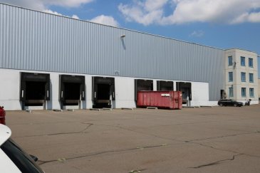 Contern, à 5 minutes de l'aéroport, à louer hall industriel de 2500m² divisible avec 12 parkings.
Prix : 9.50 ' le m²
Caution : 6mois
Disponibilité : immédiate
Ref agence :5096180
