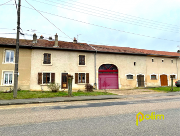 Dans un village proche Madine !.  Ensemble immobilier comprenant une maison de village type F6 de 205 m2, un appartement F4 avec entrée indépendante de 114 m2, une maisonnette de 50 m2 totalement rénovée et une grange sur l'arrière de 245m2.
 Le tout sur une parcelle de 16 ares 35 ca avec dépendances et garage. Très beaux potentiels à developper. A découvrir...
 Les informations sur les risques auxquels ce bien est exposé sont disponibles sur le site Géorisques : www.georisques.gouv.fr  