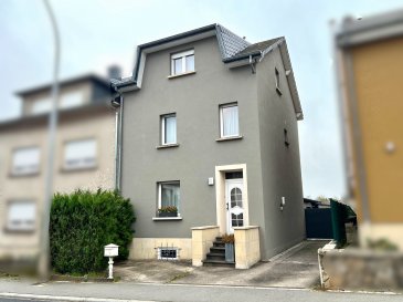 MANSO IMMO vous propose en exclusivité à Bridel, une charmante maison libre de trois côtés. Cette maison de 4 chambres, érigée sur un terrain de 3a51, offre un confort de vie sur +-125m2 habitables et 195m2 au total avec une exposition est/ouest. 

Cette petite demeure se compose comme suit : 
Au rez-de-chaussée: un couloir principal, une cuisine indépendante et totalement équipée, un lumineux salon/salle à manger avec une belle hauteur de plafond.
Au premier étage, un palier, un WC séparé, une spacieuse chambre et une plus petite chambre avec salon / bureau. 
Au deuxième étage, une grande chambre, une plus petite chambre et une salle de douche. 
Un accès au grenier, qui pourra être utilisé comme local de stockage via une trappe, est existant à ce niveau. 
Le sous-sol est en partie aménagé de façon habitable et offre un espace à usages multiples, avec une salle de bain (baignoire), un WC séparé. Une autre grande pièce à la fois local de stockage, local technique et coin buanderie, complète ce sous-sol. 

A l'extérieur, une terrasse de 30 m2 bien exposée à l'arrière de la maison vient compléter un petit jardin, un garage fermé pour une voiture ainsi qu'un espace hobby/atelier avec une belle baie vitrée. 
 
Trois places de stationnement extérieur sont à disposition dont une devant la maison. 

Toutes les indications sont basées exclusivement sur les informations mises à notre
disposition par nos clients. Nous n'assumons aucune garantie quant à l'exactitude et l'actualité de ces indications.
Les prix affichés s'entendent frais d'agence inclus de 3% + 17%TVA. Les honoraires d'agence sont à charge des vendeurs. 
Pour plus d'informations, photos ou convenir d'un rendez-vous, vous pouvez nous contacter au : +352 24 51 33 79 ou info@mansoimmo.lu