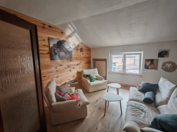 NOUVEAU, une EXCLUSIVITE GL PROMOTION, situé dans la commune de GRAND FAILLY  54260, jolie maison rénovée avec goût d' env. 240 m2.
SUR UN AXE PRIVILEGIE VERS LE LUXEMBOURG.
Le calme de la campagne avec un accès fluide et appréciée des travailleurs frontaliers.

Comprenant au RDC :
- Une belle entrée avec sasse, 
- Une buanderie (Pouvant également devenir une salle de jeu ou un bureau)
- Une salle d'eau avec douche, vasque, et wc)
- Une magnifique pièce traversante de plus de 40 m2 composée d'une salle à manger avec mini bar ouverte sur une cuisine équipée avec îlot central. Cuisine entièrement équipée moins de 5 ans : Four, plaque, hotte, micro-onde, lave-vaisselle, Réfrigérateur américain, 

Avec portes-fenêtres donnant accès sur une magnifique terrasse et son jardin d'env. 7 ares clos avec son bassin à carpes KOIS, sa pergola, sans vis-à-vis.

- Un coin détente salon de plus de 16 m2, avec poêle à bois central,

A l'étage : 
- 2 belles chambres spacieuses avec rangement,
- 1 pièces chambre d'amis, bureau, ou 3è chambre spacieuse et lumineuse,
+ 1 espace de plus de 40 m2 à finir d'aménager en suite parentale (Arrivées/évacuations ECS, électricité déjà en place).
- 1 salle de bain avec douche, vasque et WC.

* Menuiseries PVC, VR PVC, OB, motorisées SOMFY (Moins de 5 ans), + moustiquaires,
* Isolation des combles en laine de verre de 30 cm d'épaisseur,
* Cave sous toute la superficie de la maison,
* 3 stationnements pour véhicules à l'avant de la maison,
* Ecole primaire sur la commune,

MAISON EXTREMEMENT FRAICHE EN ETE ET TRES BIEN VENTILEE.

A VISITER sans tarder.