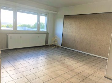 REAL G IMMO vous propose à Esch/Lallange, un grand appartement très lumineux de  /- 81 m² au 6iéme étage d'une résidence des années 70 avec ascenseur.

Offrant un large salon-séjour, une cuisine équipée indépendante avec sortie sur un beau balcon, deux grandes chambres à coucher dont une avec un petit balcon, WC séparé et une salle de douche.

La cave et un grand parking collectif complètent la description de ce bien.

Rafraichissement à prévoir !!

Pour plus de renseignements ou une visite (visites également possibles le samedi sur rdv), veuillez contacter le 28.66.39.1.

Les prix s'entendent frais d'agence de 3 % TVA 17 % inclus.

Ref agence :73328