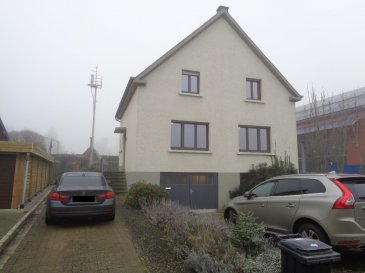 Spacieuse maison individuelle à louer dans le village de Noerdange, commune de Beckerich.

Rdch:
- hall d'entrée
- grand séjour / salle à manger
- cuisine équipée
- débarras
- wc séparé.

1er étage:
- 3 chambres à coucher 
- salle de bain.

Sous-sol:
- garage
- caves.

Extérieur:
- jardin
- parking.

Toutes les fenêtres ont été changées après l'élaboration du certificat énergétique.