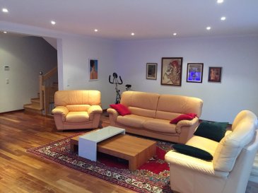 
FIS Immobilière est fière de vous présenter une maison à Rodembourg de 260 m2.
La maison se trouvent dans une situation calme et agréable. La maison disposent des caractéristiques suivantes : *) Niveau 0 comprenant halle d'entre, un bureau, le local technique ainsi que le chauffage - buanderie et un garage *) Niveau 1 comprenant un grand living avec cuisine ouverte et une salle de bain *) Niveau 1 comprenant 3 chambres à coucher 1 salle de bain *) Niveau 2 comprenant une grande grenier de 25m2 a une hauteur de 2m la totalité en surface grenier c'est 52.78m2. On pourra profiter de 2 terrasses et d’un parking devant la maison. Pour des questions supplémentaires, n'hésitez pas de nous contacter au 00352/621278925