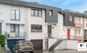 ***SOUS COMPROMIS *** SOUS COMPROMIS *** SOUS COMPROMIS ***
Située à Alzingen, dans un quartier résidentiel calme (zone 30 km/h), cette agréable maison fait partie d’un ensemble de maisons mitoyennes construites au début des années 80. Exposée sud-ouest, elle offre une surface habitable nette de ± 125 m² pour une surface totale de ± 175 m², le tout sur une propriété de 2ar16ca. Elle se compose comme suit: 

Au rez-de-chaussée, le hall d’entrée ± 8 m² (avec vestiaires encastrés) dessert un lumineux séjour traversant ± 34 m² avec portes coulissantes s'ouvrant sur la terrasse arrière ± 24 m² ainsi qu’une cuisine équipée et aménagée ± 11 m² avec accès à cette même terrasse avec marquise électrique.

Le premier étage s'ouvre sur un hall de nuit ± 8 m² desservant trois chambres, dont deux de ± 9 et 10 m² et une de ± 17 m² ainsi qu'une salle de bain ± 5 m² (douche italienne, baignoire, lavabo, sèche serviettes et wc suspendu). 

Un escalier en colimaçon donne accès à l’étage aménagé sous les combles ± 15 m², étage pouvant faire office de 4ème chambre, bureau, salle de jeux, ou espace de rangement par exemple. 

Le sous-sol se compose d’un palier ± 4 m² avec wc séparé ± 2 m² menant à l’agréable garage ± 20 m² (avec arrivée électrique et arrivée d’eau), à la buanderie ± 9 m², à la chaufferie ± 7 m² ainsi qu’à la cave ± 8 m². 

Un beau jardin boisé et clôturé ± 105 m² exposé sud-ouest avec aire de jeux d'extérieur en suite pour enfants et abri de jardin ± 5 m² ainsi qu’une place de parking devant la maison complètent cette offre.

 Généralités: 
• Maison en bon état général ; rénovation récente: 2020; 
• Châssis pvc, double vitrage (2010) ; 
• Sanitaires Villeroy & Boch et Geberit; 
• Chauffage au gaz ; chaudière Buderus (2014); 
• Situation recherchée : quartier résidentiel calme, à proximité de Luxembourg-ville (4 km) et du quartier Cloche d'Or (± 3 km) ; 
• Proche de toutes commodités : commerces, restaurants, centre scolaire et crèches, axes • autoroutiers, transports en commun (arrêt de bus à 100 m) ; 
• Belles promenades dans les alentours (grand parc communal, forêts, vallée de l’Alzette). 

Agent responsable : Florian Apolinario 
Mobile : +352 691 110 397 
E-mail : florian@vanmaurits.lu