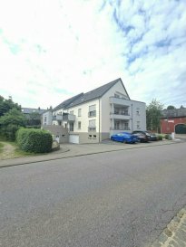 Immo Nordstrooss vous propose en exclusivité ce magnifique Appartement/Duplex au dernière étage dans le village verdoyant de Ell.

L'appartement se compose comme suit :

Un hall d'entrée vous accueil donnant accès au différentes pièces telles que 2 belle chambre à coucher, un débarras/local technique avec branchements prévus pour lave-linge et sèche-linge, un wc séparé et le lumineux Openspace living/salle à manger donnant vers balcon sans vis à vis avec coin cuisine ouverte et équipée et une salle de douche.

A l'étage vous découvrirez un espace hall de nuit déversant sur une chambre type mezzanine et espace dressing.

Au sous-sol vous disposerez d'un emplacement dans la buanderie commune.

Pour plus de renseignements ou une visite (visites également possibles le samedi sur rdv), veuillez contacter le 691 850 805.

Proposition de crédit/financement à taux compétitif d'une banque luxembourgeoise incluse dans nos services gratuit.