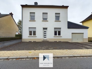 MAISON Rénovée / 5 chambres situé à Munsbach dans la commune de Schuttrange, cette maison construite sur un terrain de 4.90 ares bénéficie d'une surface totale de ± 328 m² dont ± 143 m² habitables et se compose comme suit :

Le rez-de-chaussée comprend une entrée de ± 5 m², un couloir de ± 10 m², une cuisine de ± 11 m² neuve de première utilisation, une réserve de ± 2 m², une salle à manger - séjour de ± 30 m², un SAS de ± 3 m² et un bureau de ± 14 m².

Au 1er étage, un palier de ± 8 m² dessert quatre chambres de ± 12, 13, 15 et 15 m² ainsi qu'une salle de bain de ± 5 m² (avec lavabo, baignoire et wc).

Le sous-sol se compose d'un palier de ± 10 m², d'une salle de douche de ± 5 m², d'une chambre de ± 14 m², d'une buanderie de ± 7 m², d'une chaufferie de ± 12 m², d'un couloir de ± 8 m² et d'une cave de ± 11 m².

Le 2ème étage est un grenier non aménagé de ± 60 m² servant de rangement.

Un agréable jardin orienté est de ± 200 m², un garage de ± 29 m² avec cave de également ± 29 m² donnant sur le jardin, quatre emplacements de voiture devant le porche complètent cette offre.

Maison proche de la gare ferrovière, de l'école fondamentale, des restaurants et commerces.

Détails complémentaires :
- Maison rénovée ;
- Chauffage au fioul, par radiateurs ;
- Châssis en pvc, double vitrage, volets manuels et vélux ;
- Parquet, carrelage et terrazzo au sol ;
- Maison nouvellement remis en peinture intérieur et extérieur.

Agent responsable : Maurits van Rijckevorsel
Tél. : +352 621 198 891
E-mail : maurits@vanmaurits.lu