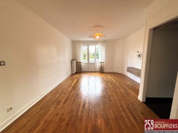 NANCY BOUFFLERS-BUTHEGNEMONT / APPARTEMENT 4 PIECES AVEC GAR.  En Exclusivité. NANCY secteur BOUFFLERS/BUTHEGNEMONT. Appartement de 4 pièces principales, d'une surface de 84.33m2 CARREZ, situé au rez-de-chaussée surélevé d'une petite copropriété. Offrant : une entrée avec placard, une cuisine séparée et équipée avec espace cellier, un salon/séjour de 24.72m2, un dégagement desservant 3 chambres (9.22m2, 10.54m2, 13.18m2), une salle d'eau et un WC séparé. Cave privative au sous-sol, espace de stationnement et garage privatif. Chauffage individuel gaz. Idéalement situé, proche de toutes commodités (transports : bus ligne T4, axes autoroutiers, commerces, écoles, pharmacie...). www.agencedeboufflers.fr
Les informations sur les risques auxquels ce bien est exposé sont disponibles sur le site Géorisques : www.georisques.gouv.fr