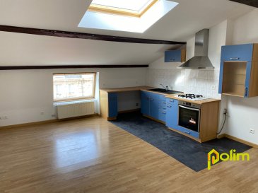 Bel appartement F3 - 4ème étage - proche gare et toutes comm.  Bel appartement F3 proche gare et toutes commodités - 7 place Thiers 54700 PONT A MOUSSON
 Comprenant une entrée, cuisine équipée ouverte sur la pièce de vie, 2 chambres, Salle de Bain, WC.
 Chauffage individuel gaz - 52,51m2 
 Libre à la location le 27 novembre 2026
 Les informations sur les risques auxquels ce bien est exposé sont disponibles sur le site Géorisques : www.georisques.gouv.fr