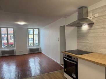 Proche frontières, situé à SIERCK LES BAINS, F3 rénové au 1er étage :

Appartement comprenant une belle pièce de vie de 26 m2 avec une cuisine équipée ouverte sur séjour lumineux, 2 chambres, une salle de bain baignoire, toilette ind.

Chauffage ind. électrique.