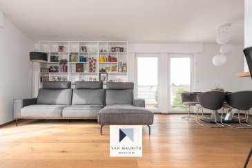 Situé à Walferdange, au calme (40, rue grande-Duchesse Charlotte), à 10 min. de Kirchberg et du centre, dans une résidence de trois unités, ce spacieux penthouse rénové en 2020 dispose d'une surface nette ± de 100 m². Il se compose comme suit :

Au 2ème et dernier étage, un palier de ± 8 m² dessert un salon de ± 34 m² (avec balcon de ± 4 m²) avec une cuisine séparée de ± 8 m² ; trois chambres de ± 10, 12 et 14 m² ; une salle de douche de ± 5 m² (douche, double vasque, wc) ; un débarras (avec l'emplacement pour la machine à laver) et un wc séparé. 

Au rez-de-chaussée : un jardin privatif (de ± 50 m²), aménagé avec une terrasse en bois et une pergola, un garage (avec porte électrique) et une cave de ± 6 m² complètent l'offre.

Détails complémentaires :

· Jardin privatif, aménagé ;
· Dernier étage avec vue dégagée ;
· Rénovation complète en 2020 ;
· Rangements et meubles sur mesure ;
· Chaudière à gaz ;
· Chauffage au sol au salon et à la cuisine ;
· Parquet massif ;
· Charges 400 euros ;
· Toiture en ardoise ;
· Situation recherchée, quartier résidentiel calme à 10 min. des institutions européennes de Kirchberg et du centre-ville de Luxembourg ;
· Gare de Walferdange à 5 min. à pied ;
· Commerces (Cactus, Delhaize?) et services (centre médical, pharmacie, garage Losch?) accessibles à pied ;
· Piste cyclable et plusieurs aires de jeux à proximité directe.

Agent responsable: Katia Gravière au 661 33 29 82 ou katia@vanmaurits.lu
