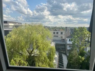 AMA Lux Immobilière vous propose à la location cette chambre meublée, située dans une colocation de 4 unités rue de Van Werveke, Luxembourg-Hollerich.

Chambre disponible au 01/10/2025

- Loyer mensuel de la chambre : 1.000€ 
- Charges : 125€ 
- Surface: +- 15 m² 
- Caution: 2.000€ 
- Commission d'agence : 1.000€ + 17% TVA à partager entre le propriétaire et le locataire 

A noter que la chambre dispose d'une salle de douche et WC et 1 cuisine à partager avec 3 personnes. 
Dans cette dernière vous y trouverez l'espace buanderie également.

Pour plus d'informations ou planifier une visite, merci d'appeler au +352.621.611.777 ou d'écrire à ab@amalux.lu