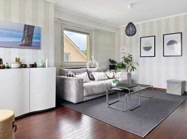 Hesperange Vente  - Appartement     575 000 € Découvrez ce bel appartement d’environ 67m² au total (62m² habitables), idéalement situé dans la commune prisée de Hesperange, au sein d’une résidence soignée de 6 unités.
Atouts localisation:
L’appartement se trouve dans un quartier résidentiel particulièrement calme, offrant un cadre de vie paisible tout en restant proche de toutes les commodités.
Il se situe à seulement 15 minutes de l’aéroport, à deux pas d’un arrêt de bus, et à environ 2 minutes des écoles et des crèches. 
Cette localisation en fait un lieu idéal pour les personnes recherchant à la fois tranquillité et praticité au quotidien.
Agencement: 
- Hall d’entrée spacieux avec armoire encastrée
- Séjour lumineux avec parquet massif
- Salle à manger baignée de lumière naturelle
- Cuisine équipée ouverte
- 1 chambre à coucher
- Salle de bains avec baignoire/douche, WC et fenêtre
Annexes et extérieurs:
- Cave privative
- Jardin commun partagé entre copropriétaires
Information complémentaire:
Possibilité d’aménager une chambre supplémentaire d’environ 10 m².
Disponibilité:
À l’acte notarié, prévu en février 2026.
Rénovations:
- Appartement rafraîchi en 2022
- VMC de 2025
- Double vitrage (2016)
Visites possibles en semaine et le samedi.
Ne manquez pas cette opportunité d’acquérir un appartement confortable et idéalement situé à Hesperange.
Visites possible en semaine et le samedi.
Pour toute information ou pour organiser une visite, contactez-moi au +352 621 758 643.
Estimation de votre bien rapide et gratuite sous 48h, contactez-nous au +352 26 311 992 ou par email à info@immocontact.lu.
 ---------- 
Discover this beautiful apartment of approximately 67m² in total (62m² of living space), ideally located in the sought-after town of Hesperange, within a well-maintained residence of 6 units.
Location advantages:
The flat is located in a particularly quiet residential area, offering a peaceful living environment while remaining close to all amenities.
It is only 15 minutes from the airport, a stone's throw from a bus stop, and about 2 minutes from schools and nurseries. 
This location makes it ideal for those seeking both tranquillity and convenience in their daily lives.
Layout:
- Spacious entrance hall with built-in wardrobe
- Bright living room with solid wood flooring
- Dining room bathed in natural light
- Open-plan fitted kitchen
- 1 bedroom
- Bathroom with bath/shower, WC and window
Annexes and outdoor areas:
- Private cellar
- Shared attic
- Shared garden between co-owners
Additional information:
Possibility of converting an additional room of approximately 10 m².
Availability:
Upon completion of the deed of sale, scheduled for February 2026.
Renovations:
- Apartment renovated in 2022
- VMV (2025)
- Double glazing (2016)
Viewings possible on weekdays and Saturdays.
Don't miss this opportunity to acquire a comfortable apartment in an ideal location in Hesperange.
Visits are possible on weekdays and Saturdays.
For further information or to arrange a visit, please contact me on +352 621 758 643.
For a quick and free valuation of your property within 48 hours, please contact us on +352 26 311 992 or by email at info@immocontact.lu.