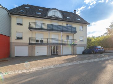 L'agence Chaves vous présente cet appartement duplex situé à Buederscheid. Le bien de 125 m2 habitable, se trouve au troisième étage de la résidence construite en 2003, avec balcon et une vue panoramique. En pleine tranquillité, le bien est composé comme suit:

- hall d'entrée de 6,67 m²
- cuisine ouverte vers la salle à manger et le living de 48 m2 (très lumineux) + accès balcon avec marquise et un belle vue
- 1 chambre à coucher avec dressing de 22,59 m²
- une grande salle bain de 9 m²
- WC séparés de 1,76 m²
A l'étage :
- 3 petites chambre de +/- 11 m²
- salle de douche avec WC de 6,91 m²

- 1 garage complète le bien.
- cave + buanderie

Pour de plus amples renseignements, contactez-nous au numéro (+352) 28 20 74 45 ou le 661 801 408