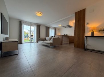 En exclusivité

Maison contemporaine lumineuse avec jardin - prête à emménager

Découvrez cette magnifique maison moderne de 104,5 m² édifiée en 2016, offrant un espace de vie ouvert, lumineux et chaleureux. Dès l'entrée, vous serez séduit par ses volumes généreux, ses finitions soignées et sa belle luminosité naturelle grâce aux grandes baies vitrées donnant directement sur le jardin.

Au rdc : un bel espace de vie d'environ 36 m2 avec cuisine équipée ouverte sur salon-séjour accès sur  terrasse et  jardin clos depuis la cuisine et le salon-séjour, un WC-buanderie, un garage.

À l'étage : 3 chambres dont une avec dressing, une salle de bains avec douche, baignoire et double-vasque, un WC séparé, 1 cellier.

Equipements :
Chauffage au gaz par le sol
Climatisation dans les chambres
Volets motorisés
Domotique
Double-vitrage PVC à isolation renforcée
Porte de garage motorisée
Store motorisé sur terrasse
Adoucisseur d'eau

Renseignements 06 19 98 21 23 / 07 61 27 50 82 

Honoraires charge vendeur

Vidéo sur demande

Prestations de qualité

Montant des dépenses théoriques annuelles d'énergie : entre 778 € et 999 € par an pour un usage standard abonnement compris
Prix moyens des énergies indexés au 1er janvier 2021-2022-2023
Date de réalisation du DPE : 05/06/2026
DPE : C consommation énergétique : 70/kwh/m²/an           
GES : C 14kgCO2/m²/an

Les informations sur les risques auxquels ce bien est exposé sont disponibles sur le site Géorisques : www.georisques.gouv.fr