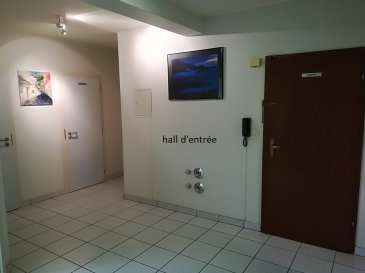 Situé à Pétange, cet espace de bureau est disponible à la location par Spaceplus immobilier. 
Ce bien offre une opportunité exceptionnelle pour les entreprises cherchant un lieu professionnel au cœur de l'activité dynamique de la ville.
Détails de la propriété: Ce bureau spacieux de 95 m² inclut plusieurs caractéristiques avantageuses: 
-hall d'entrée.
- WC séparé.
- Debarras.
- cuisine séparée.
- 4 bureaux de 12m2, 14m2, 18m2 et 19m2 
- garage box pour 1 voiture.
- cave privative.
Parking municipal devant la résidence. une heure gratuite pour les visiteurs. 

Ne manquez pas cette opportunité! Pour planifier une visite ou obtenir plus d'informations, contactez-nous via le formulaire de contact ou par téléphone + 352 661 33 44 22 Natacha Bivort. 

Avec un garage privé, votre véhicule bénéficie d'une sécurité renforcée tout en vous assurant une facilité d'accès. L'ascenseur facilite les déplacements au sein du bâtiment pour tous, y compris les personnes à mobilité réduite. En matière de sécurité, l'accès sécurisé est un atout considérable pour la tranquillité d'esprit. Bien équipé en matière de connexion Internet, la fibre optique vous garantit une connexion rapide et fiable, essentielle pour toute activité professionnelle. Ce bureau est idéal pour toute entreprise cherchant un espace bien situé et hautement fonctionnel.

Équipements à proximité: Pétange offre un cadre de vie confortable avec une atmosphère conviviale. La ville dispose de plusieurs écoles de renom, ainsi que des équipements de loisirs et des espaces verts pour se détendre. Les commerces variés et les excellents restaurants satisferont toutes vos envies culinaires et de shopping. De plus, la proximité avec les installations de santé assure un accès rapide aux soins médicaux. Bien desservi par les transports publics, vous êtes à quelques encablures de toutes les grandes attractions de la région.

Ne manquez pas cette opportunité! Pour planifier une visite ou obtenir plus d'informations, contactez-nous via le formulaire de contact ou par téléphone + 352 661 33 44 22 Natacha Bivort.