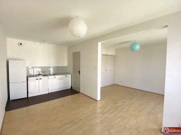 APPARTEMENT F1 BIS NANCY / HAUSSONVILLE-BLANDAN.  Venez découvrir à NANCY secteur HAUSSONVILLE/BLANDAN, très proche du Parc Sainte-Marie, de Nancy Thermal et du campus ARTEM, cet appartement de type F1 BIS, d'une surface de 35.31m2, situé au troisième étage d'un immeuble en copropriété Offrant : une entrée, une kitchenette équipée ouverte sur une pièce de vie, une pièce semi-ouverte faisant office de chambre avec placard intégré (pouvant faire office de salon ou bureau selon les besoins) et une salle de bains avec WC. Chauffage collectif gaz. Cave privative. Emplacement de stationnement privatif. Idéalement situé, proche de toutes commodités (transports, commerces, écoles et hyper-centre). Loyer : 505.00 EUR charges comprises (soit 435.00 EUR de loyer + 70.00 EUR de provision pour les charges, comprenant l'eau froide, l'eau chaude, le chauffage, l'électricité des parties communes, l'entretien des parties communes et de l'ascenseur, ainsi que la taxe des ordures ménagères). Dépôt de garantie : 435.00 EUR. Honoraires : 388.00 EUR TTC dont 105.00 EUR pour l'état des lieux. Si vous avez besoin d'aide dans votre recherche de logement, votre agence AGENCE DE BOUFFLERS se fera un plaisir de vous aider. www.agencedeboufflers.fr / agencedeboufflers@orange.fr. LIBRE LE 16 FEVRIER 2026.
Les informations sur les risques auxquels ce bien est exposé sont disponibles sur le site Géorisques : www.georisques.gouv.fr