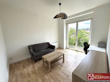 APPARTEMENT 2 PIECES NANCY CENTRE.  [Appartement meublé] Venez découvrir à NANCY, dans le secteur recherché du centre-ville / Charles III, à proximité immédiate de l'IUT Charlemagne, de Medreville, des transports, commerces et autres établissements scolaires, cet appartement 2 pièces entièrement meublé, d'une surface de 30.79m2. Au 3ème étage d'une petite monopropriété composée de seulement 4 appartements étudiants, ce logement lumineux et fonctionnel offre : une entrée, une agréable pièce de vie avec accès sur un balconnet, une kitchenette indépendante équipée, une chambre confortable de 9.66m2, ainsi qu'une salle d'eau avec WC. Système de chauffage individuel électrique. Immeuble équipé de la Fibre optique. Grâce à son emplacement privilégié et à son ameublement, cet appartement constitue une solution idéale pour un étudiant à la recherche d'un logement pratique, confortable et proche des établissements d'enseignement supérieur du centre de NANCY. Loyer : 550.00 EUR charges comprises (soit 510.00 EUR de loyer + 40.00 EUR de provision sur charges comprenant l'eau froide, l'électricité des parties communes, l'entretien des parties communes, ainsi que la taxe des ordures ménagères). Dépôt de garantie : 1 020.00 EUR. Honoraires : 338.00 EUR dont 92.00 EUR pour l'état des lieux. Si vous avez besoin d'aide dans votre recherche de logement, votre agence AGENCE DE BOUFFLERS se fera un plaisir de vous aider. www.agencedeboufflers.fr. DISPONIBLE IMMÉDIATEMENT.
Les informations sur les risques auxquels ce bien est exposé sont disponibles sur le site Géorisques : www.georisques.gouv.fr