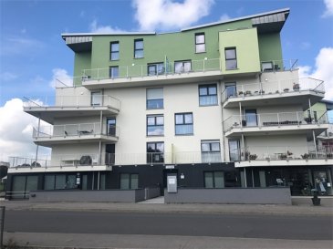 A LONGWY-HAUT -  A LOUER.

A PROXIMITE IMMEDIATE DE LA PLACE DARCHE, DANS UNE RESIDENCE AVEC ASCENSEUR, VENEZ DECOUVRIR CE BEL APPARTEMENT DE TYPE F3 SITUE AU 1ER ETAGE D'UNE SUPERFICIE D'ENVIRON 70M².

Disponibilité : à partir du 5 Avril 2026.

* LOYER 1150€.

* CHARGGES MENSUELLES 50€.
* Comprenant l'électricité et l'entretien des parties communes, la maintenance annuelle de l'ascenseur et des VMC, ainsi que l'entretien de la porte motorisée d'accès aux garages.

* DEPOT DE GARANTIE 1150€.

* FRAIS D'AGENCE 1200€.

* Description du bien :
* L'appartement se compose de :
* D'une entrée avec dégagement.

* Une chaufferie / buanderie.

* Une cuisine équipée ouverte sur un séjour lumineux avec accès à une terrasse d'environ 30m².

* Deux chambres avec accès à la terrasse.

* Une salle de douche.

* Un cabinet de toilette indépendant.

*Un garage en sous-sol équipée d'une porte motorisée complète ce bien.

Prestation :

* Chauffage électrique au  sol.

* Double vitrage PVC.

* Volets roulants électriques.

* Accès au garage en sous-sol par ascenseur.

* SITUATION :

* Appartement idéalement  situé, proche du centre-ville et à proximité immédiate des frontières Luxembourgeoise et belge.