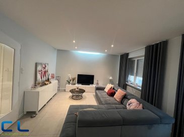 En vente au centre-ville, bel appartement rénové et bien agencé. 

Il comprend un hall d'entrée, une cuisine équipée séparée, un grand salon-salle à manger, un W.C séparé, une salle de douche, trois chambres à coucher, un balcon, et une cave. 
L'appartement se trouve dans une résidence de 4 unités située au centre-ville, à deux pas des transports en commun. 

Pour toute demande de visite ou informations complémentaires, n'hésitez pas à nous contacter au 265341 ou directement notre agent Mme VAZ au 621 283 844 ou par mail au lisa.vaz@cl-immo.lu

Les frais d'agence sont inclus dans le prix de vente et sont à charge du vendeur.