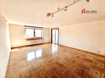AFIL IMMO vous propose un très bel appartement au 4eme étage avec ascenseur de +/- 94 m² proche de toutes commodités. 

Ce bien se compose comme suit:

Grand hall d'entrée, salon avec accès sur le balcon et une salle à manger, cuisine équipée avec accès sur le balcon, 2 chambres à coucher dont une avec accès sur le balcon, WC séparé et une salle de douche.

Il vous offre également une cave privée et un garage box.

AFIL IMMO s'engage dans toutes vos démarches immobilières (estimation, vente, location de biens, recherche de financements).

Vous satisfaire est notre priorité !

Les prix s'entendent frais d'agence + TVA  inclus.