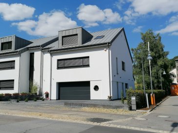 FN Promotion sàrl vous propose cette superbe maison à Reuland, construite en 2017 d'architecture contemporaine érigée sur un terrain de 4.86 ares aux finitions luxueuses d'une surface habitable de 300m2, libre de 3 cotés. À seulement 5 minutes de Junglinster.

La maison comprend un 