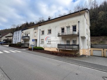 IMMO EXCELLENCE a le plaisir de vous proposer ce magnifique appartement situé au dernier étage d'une résidence, offrant une surface habitable d'environ 122 m² et une surface utile totale d'environ 160 m². 

Ce bien spacieux et lumineux séduit par ses volumes généreux et ses agréables espaces extérieurs.

L'appartement se compose comme suit :

Un hall d'entrée accueillant (8.61 m²), un vaste double séjour lumineux (34.94 m²) avec accès direct à une agréable terrasse (24.81 m²), idéale pour profiter des beaux jours, une cuisine moderne entièrement équipée (11.35 m²) également avec accès sur une magnifique terrasse ( 23.90 m2 ), une première chambre à coucher (11.50 m²), une deuxième chambre à coucher (11.39 m²), une troisième chambre à coucher (14.24 m²), une salle de bains (5.56 m²), une salle de douche (4.08 m²), un débarras pratique (2.57 m²), une seconde terrasse (23.90 m²) offrant un espace extérieur supplémentaire, un WC séparé (1.53 m²), une cave privative avec raccordement pour machine à laver (5.29 m²), ainsi que deux emplacements de parking intérieurs (13.63 m² et 10.70 m²). Les trois chambres profitent d'un accès direct sur la terrasse.

Idéalement situé, l'appartement bénéficie d'une proximité immédiate avec toutes les commodités (commerces, écoles, transports et services).

Larochette est une charmante localité luxembourgeoise, chef-lieu de la commune du même nom dans le canton de Mersch.

Elle se trouve à seulement 25 minutes du centre-ville de Luxembourg City, offrant ainsi un cadre de vie agréable tout en restant proche de la capitale.


IMMO EXCELLENCE freut sich, Ihnen diese wunderschöne Dachgeschosswohnung anbieten zu können, die sich in einer gepflegten Residenz befindet und über eine Wohnfläche von ca. 122 m² sowie eine Gesamtnutzfläche von ca. 160 m² verfügt. 

Diese großzügige und helle Wohnung besticht durch ihre großzügigen Räume und die angenehmen Außenbereiche.

Die Raumaufteilung ist wie folgt :

Ein einladender Eingangsbereich ( 8,61 m² ), ein großes, helles Doppelwohnzimmer ( 34,94 m² ) mit direktem Zugang zu einer sonnigen Terrasse ( 24,81 m²), ideal zum Entspannen und Genießen der warmen Tage, eine moderne, voll ausgestattete Küche ( 11,35 m² ) ebenfalls mit direktem Zugang zu einer wunderschönen Terrasse ( 23.90 m²  ), ein Schlafzimmer (11,50 m² ), ein zweites Schlafzimmer ( 11,39 m² ), ein drittes Schlafzimmer ( 14,24 m² ), ein Badezimmer ( 5,56 m² ), ein Duschbad ( 4,08 m² ), ein praktischer Abstellraum ( 2,57 m² ), eine zweite Terrasse ( 23,90 m² ) als zusätzlicher Außenbereich, ein separates WC ( 1,53 m² ), ein privater Kellerraum mit Anschluss für Waschmaschine ( 5,29 m² ), sowie zwei Innenstellplätze ( 13,63 m² und 10,70 m² ). Sämliche Schlafzimmer haben einen direkten Zugang zu einer Terrasse.

Die Wohnung besticht durch ihre zentrale und dennoch ruhige Lage mit unmittelbarer Nähe zu Geschäften, Schulen, öffentlichen Verkehrsmitteln und Dienstleistungen.

Larochette ist eine charmante luxemburgische Gemeinde, Verwaltungssitz der gleichnamigen Kommune im Kanton Mersch.

Die Stadt liegt nur ca. 25 Minuten vom Zentrum von Luxemburg-Stadt entfernt, und bietet somit ein angenehmes Wohnumfeld in ruhiger Lage, ohne auf die Nähe zur Hauptstadt verzichten zu müssen.


IMMO EXCELLENCE is pleased to present this beautiful penthouse apartment, located in a well maintained residence, offering a living area of approximately 122 m² and a total usable area of approximately 160 m².

This spacious and bright apartment stands out for its generous rooms and pleasant outdoor spaces.

The apartment comprises:

An inviting entrance hall ( 8.61 m² ), a large, bright double living room ( 34.94 m² ) with direct access to a sunny terrace ( 24.81 m² ), perfect for relaxing and enjoying warm days, a modern, fully equipped kitchen ( 11.35 m² ) also with direct access to a terrace ( 23.80 m² ), a bedroom ( 11.50 m² ), a second bedroom ( 11.39 m² ), a third bedroom ( 14.24 m² ), a bathroom ( 5.56 m² ), a shower room ( 4.08 m² ), a practical storage room ( 2.57 m² ), a second terrace ( 23.90 m² ), providing additional outdoor space, a separate WC (  1.53 m² ), a private cellar with washing machine connection ( 5.29 m² ), and two indoor parking spaces ( 13.63 m² and 10.70 m² ). All bedrooms have a direct access to a terrace.

The apartment benefits from a central yet quiet location, with immediate access to shops, schools, public transport, and services.

Larochette is a charming Luxembourgish town, the administrative center of the commune of the same name in the canton of Mersch.

The town is located only about 25 minutes from Luxembourg City, offering a pleasant living environment in a peaceful setting, while remaining close to the capital.