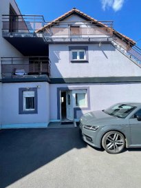 Très bel appartement 3 pièces de 66.42 m² situé au 1 er étage. Il comprend   une cuisine équipée ( réfrigérateur, une plaque électrique, un four), un salon, deux chambres avec dressing, un dégagement, une salle de douche avec  WC,  une place de parking extérieur, une terrasse

DV PVC, chauffage individuel au gaz

Vidéo sur demande

Disponible de suite

CDI et garant obligatoires

Loyer: 815  €
Charges: 75 € ( entretien chaudière, eau froide, ordures ménagères)
Dépôt de garantie 815 €
Honoraires: 730 € dont état des lieux 199 €

Montant des dépenses théoriques annuelles d'énergie : entre 1 230  euros et   1700 euros  par an pour un usage standard abonnement compris

Date de réalisation du DPE : 05/08/ 2025
DPE : D consommation énergétique : 198/kwh/m²/an           
GES :  D 42 kgCO2/m²/an
Prix moyens des énergies indexés sur les années  2021-2022-2023


Renseignements 07 61 27 50 82  /  06 19 98 21 23

Les informations sur les risques auxquels ce bien est exposé sont disponibles sur le site Géorisques : www.georisques.gouv.fr
