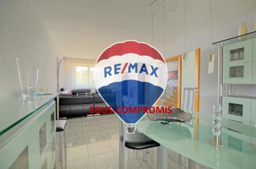 * SOUS-COMPROMIS APRES SEULEMENT 7 VISITES * 

RE/MAX, spécialiste de l'immobilier à Belvaux, vous propose en exclusivité cette magnifique maison mitoyenne sur un terrain de 2,11 ares. Elle dispose d'une superficie habitable de 163 m2 pour un total de 195m2. 

Cette demeure vous séduira par ses prestations haut de gamme, son emplacement dans un quartier calme et résidentiel et proche de toutes commodités. Des écoles, maison relais et parcs se trouvent aux alentours du quartier et le centre Belval Plaza n'est qu'à 5 min en voiture.

La maison se compose : au rez-de-chaussée, nous avons un grand hall d'entrée, une grande cuisine séparée et complètement équipée (jamais utilisée !!) ainsi qu'une belle et grande pièce de vie de 31,82 m2. A la cuisine se rajoute l'accès à la grande terrasse couverte ainsi que celui du magnifique jardin. 

Au 1er étage, nous trouvons les 3 grandes chambres à coucher, dont 1 avec balcon (15,95m2 û 16,10m2 û 11,13m2) ainsi qu'une magnifique salle de bain, avec deux vasques et une baignoire hydro-massage de coin. 

Au rez-de-jardin : un grand garage d'une superficie de 31,82 m2 pour deux voitures avec de nombreux rangements (bien aménagé). Nous trouvons également l'accès à la cuisine d'été, complètement équipée, ayant l'accès direct vers le jardin. De plus, une belle buanderie, une salle de douche (douche à l'italienne) et un grand bureau viennent compléter ce niveau.

Caractéristiques supplémentaires : chaudière à gaz de 2018 (Buderus), panneaux solaires, matériaux haut de gamme dans toute la maison. 

Maison coup de cœur, laquelle ne nécessite aucun travaux! 
A visiter absolument ! 

Disponibilité du bien : à convenir.

La commission d'agence est inclus dans le prix de vente, laquelle est supportée par le vendeur. 

Pour plus d'informations, veuillez s'il vous plaît, contacter Mélissa INACIO au +352 661552196 ou par email à l'adresse melissa.inacio@remax.lu. 

Ref agence :5096346