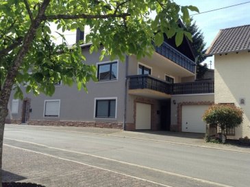 389 qm rustikales Reihenhaus zu verkaufen in 54636 Fliessem, Kylltalstraße 3-5.
Optimale Immobilie für Familien.

Preis: 380.000 € zzgl. Nebenkosten

Bestehend aus zwei Wohneinheiten

Wohneinheit, Kylltalstrasse 5, WF 220 qm

1 x Einbauküche (Speisekammer),
1 x Gästebad (Dusche),
1 x Esszimmer/offener Raum (Kachelofen),
1 x Wohnzimmer (Ausgang zum Balkon), mit Kachelhofen,
4 x Schlafzimmer (Ausgang zum Balkon),
1 x Hauptbadezimmer (Dusche, Badewanne),
2 x Balkone, (ein Balkon sehr groß),
2 x Parkplätze,
2 x Garage mit Öffner

Wohneinheit, Kylltatstrasse 3, WF 163 qm
1 x Einbauküche (Speisekammer), mit Essbereich
1 x Wohnzimmer,
5 x Schlafzimmer (Ausgang zur Terrasse),
1 x Hauptbadezimmer (Dusche, Badewanne),
2 x Gäste-WC,
1 x Terrasse.

Beide EInheiten werden durch ÖL-Zentralheizung versorgt. 
Das Tanlvolumen liegt beo 9000 Liter.

-Hoch-Geschwindigkeits Internet,
-Verfügbar:nach Absprache.

Die Ortschaft Fließem befindet sich zwischen Badem und Bitburg mit einer sehr guten Verkehrsanbindung zur A 60 BAB, Rchtung Bitburg, Luxemburg und Wittlich.

Alle Angaben und Informationen beziehen sich auf die Angaben des Eigentümers und den örtlichen Gegebenheiten vor Ort am Standort des zu verpachtenden bzw. verkaufenden Objektes. Daher übernimmt das beauftragte Unternehmen keine Gewähr für Angaben und Informationen die diese Annonce beinhaltet. Sobald ein Interessent eine Anfrage in Bezug auf das Objekt anfordert einerlei, ob elektronisch, oder telefonisch, erklärt sich der Anfragende mit den Richtlinien der EU-GS-DVO und den AGB' s und der Doppelbeauftragung durch das beauftragte Unternehmen einverstanden.


Geschäftsführung
UKA-Immobilien