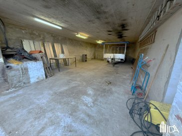 En location, l'Immobilière de l'Attert vous propose cet entrepôt de +/- 63 m² (dimension 10,95m x 5,84m, hauteur de 2,49m) situé dans le village de Grosbous.

Grosbous est situé à +/- 11 km d'Ettebruck avec accès sur la A7 et +/- 20 km de la frontière belge.

Loyer: 600€  
Charges: 25€  
Caution: 2 mois de loyer  
Commission d'Agence: 1 mois de loyer + Tva  

Pour plus d'informations ou une visite, contactez-nous au 23 62 90 20 ou sur immo@immoaida.lu  

Consultez nos biens sur www.immoaida.lu