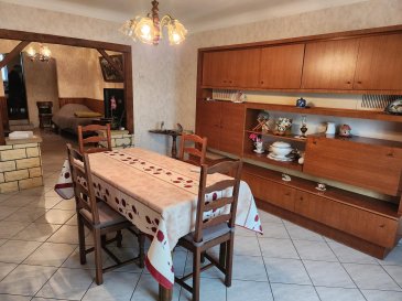 MAISON A LA CAMPAGNE.  Petit budget pour cette maison située à moins de 10 minutes de REMILLY et de ses commodités (commerces, médecins, gare SNCF, garderie et écoles jusqu'au collège, clubs de sport, etc), maison lorraine comprenant au rez-de-chaussée : une cuisine, un salon et une salle à manger, le tout traversant la maison de l'arrière à l'avant (chacune de ces pièces est accessible par le couloir), un WC, un dégagement servant de buanderie.
 A l'étage : deux belles chambres ainsi qu'une troisème plus petite en enfilade avec balcon, une salle de bains et un grand grenier à aménager si besoin.
 Une cave, une cour, une terrasse et un jardin. Chauffage fuel.
 A remettre au goût du jour mais parfaitement habitable le temps des travaux (principalement embellissements, quelques menuiseries, salle de bains et cuisine).
 108 000 EUR
 AGENCE VENNER REMILLY 03.87.63.60.09
 ACHAT // VENTE // LOCATION // ESTIMATION // GESTION LOCATIVE