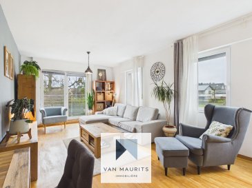 Situé à Schuttrange village, dans une zone résidentielle agréable, ce lumineux appartement construit en 2000 et rénové en 2016 offre une surface habitable d'environ 99 m². En très bon état général et disponible immédiatement, il bénéficie d'une exposition sud-est, d'une vue dégagée et se présente comme suit :

Au 1er étage, l'appartement s'ouvre sur un hall d'entrée de ± 7 m² desservant le salon lumineux de ± 25 m² donnant accès à un balcon de ± 3 m², la salle à manger de ± 10 m² et la cuisine équipée et aménagée de ± 10 m².  
La partie nuit comprend une chambre de ± 25 m² avec accès à un balcon de ± 3 m², ainsi qu'une seconde chambre de ± 14 m², une salle de bain de ± 6 m² (équipée d'un lavabo, d'une baignoire et d'un coin buanderie), ainsi qu'un WC séparé de ± 1 m².  

Le sous-sol comprend une cave privative de ± 13 m² ainsi que d'un double garage fermé.  

Équipements et caractéristiques générales :  
- Chauffage au gaz avec radiateurs  
- Parlophone  
- Sols en carrelage et parquet  
- Revêtements muraux en peinture  
- Châssis PVC, volets manuels  
- Cuisine équipée avec congélateur, frigo, cuisinière au gaz, four, hotte aspirante, lave-vaisselle, meubles et plan de travail  
- Jardin commun  
- Vue dégagée  
- Passeport énergétique F-G  
- Charges 570€ par mois  

Environnement et services :  
L'appartement bénéficie d'une situation idéale à proximité immédiate de l'aéroport, des arrêts de bus et de la gare, des écoles et crèches, ainsi que des connexions autoroutières. Les centres et clubs sportifs, les parcs de jeux, les pistes cyclables, les sentiers de randonnée et les restaurants sont également facilement accessibles, offrant un cadre de vie pratique et agréable.  

Agent responsable : Nora au +352 691 136 875 ou nora@vanmaurits.lu