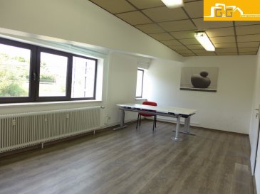 Grand bureau non meublé de +- 25 m2 au 1er étage d’un Business Center dans une zone d’activité à Howald proche de toutes commodités. 

Ce bien se compose de : 

- 1 Grand bureau de 25m2 
- 1 WC commun au 1er étage
- 1 Kitchenette commune au 1er étage
- 1 Emplacement extérieur 
- Libre de suite
- Loyer : 800 € par mois charges comprises (chauffage, eau et électricité).

N'attendez plus, contactez-nous par mail sur info@gng.lu ou au 621 366 377.

Découvrez toutes nos offres sur www.gng.lu