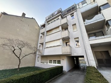 Situé au 2ème étage de la résidence, Bel appartement disposant de +/- 51 m² + 2 terrasses sur chambre et living, comprenant :

- Hall d'entrée.
- Salon et salle à manger avec balcon de 2 m².
- Cuisine équipée, indépendante.
- Chambre à coucher avec balcon de 2 m².
- Salle de bains avec WC.
- Cave privative de +/- 4 m² et buanderie commune.

Les fenêtres sont en PVC double vitrage, équipées de volets électriques.

Situé dans un quartier résidentiel tranquille, à proximité immédiate du centre-ville et de toutes ses commodités.