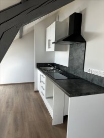 A LOUER APPARTEMENT de type F2 de 41 M2 entièrement rénové lumineux au coeur de Montigny les Metz composé d'une cuisine équipée,Séjour,1 Chambre, SDB avec douche,WC.

Disponible à partir du 26/10/2026