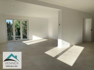 METZ QUEULEU.  VENDU !!!!!!!!!!!!!!!!!!!!!!!!!!!!!!!!!!!!!!!! VENDU !!!!!!!!!!!!!!!!!!!!!!!!!!!!!!!!!!!!!  6 PIECES - VUE SUR METZ - BALCON - JARDIN - GARAGE - PARKING - Trés belle adresse rare sur Metz Queuleu, pour ce grand appartement familialle F6, de 141m2 hab + nombreuses annexes. Venez découvrir ce logement entièrement rénové, offrant une grande pièce à vivre avec accés balcon trés belle vue sur Metz, une cuisine, un bureau, 3 grandes chambres, une trés belle salle de bains avec douche et baignoire, 2 wc. En annexes, un grand garage 2 voitures avec porte motorisée, une place de parking ext. une trés grande cave et une buanderie; à l\'exterieur un jardin privatif. Chauf ind gaz condensation, DV neuf avec volets motorisés, douche italienne... Aucun travaux de copro (toiture et communs neufs..)<br><br> AGENCE VENNER IMMOBILIER 03 87 63 60 09<br> ACHAT // VENTE // LOCATION // GESTION LOCATIVE // ESTIMATION  