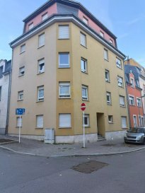 Bel appartement situé au 2ième étage d’une résidence construite en 2005 avec ascenseur.

Il se compose d’un hall d’entrée, d’un salon lumineux, d’une cuisine équipée, de 2 chambres à coucher, d’une salle de bain et d’un WC séparé.

Au sous-sol, vous disposez également d’une cave privative.

L’appartement se trouve au centre d’Esch, près de l’École Internationale et de toutes les commodités (transports, commerces, écoles, etc.).

-  Idéal pour un couple ou une petite famille.

Pour plus d'informations ou pour organiser une visite, n'hésitez pas à nous contacter.

REAL G IMMO vous accompagne dans toutes vos démarches administratifs et financières. Nous réalisons également une ESTIMATION GRATUITE de votre bien.

Les prix s'entendent frais d'agence de 3 % + TVA inclus

 ---------- 
Beautiful apartment located on the 2áµ‰ floor of a residence built in 2005 with elevator.
It comprises an entrance hall, a bright living room, a fitted kitchen, 2 bedrooms, a bathroom and a separate toilet.

There's also a private cellar in the basement.

The apartment is located in the center of Esch, close to the International School and all amenities (transport, shops, schools, etc.).

- Ideal for a couple or small family.

For more information or to arrange a viewing, please contact us.

REAL G IMMO will help you with all your administrative and financial formalities. We also provide a FREE ESTIMATE of your property.

Prices include 3% agency fees + VAT.